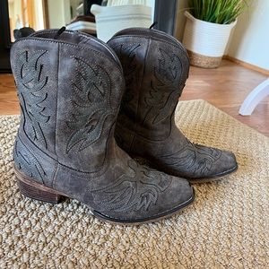 Roper size 8 cowgirl boots